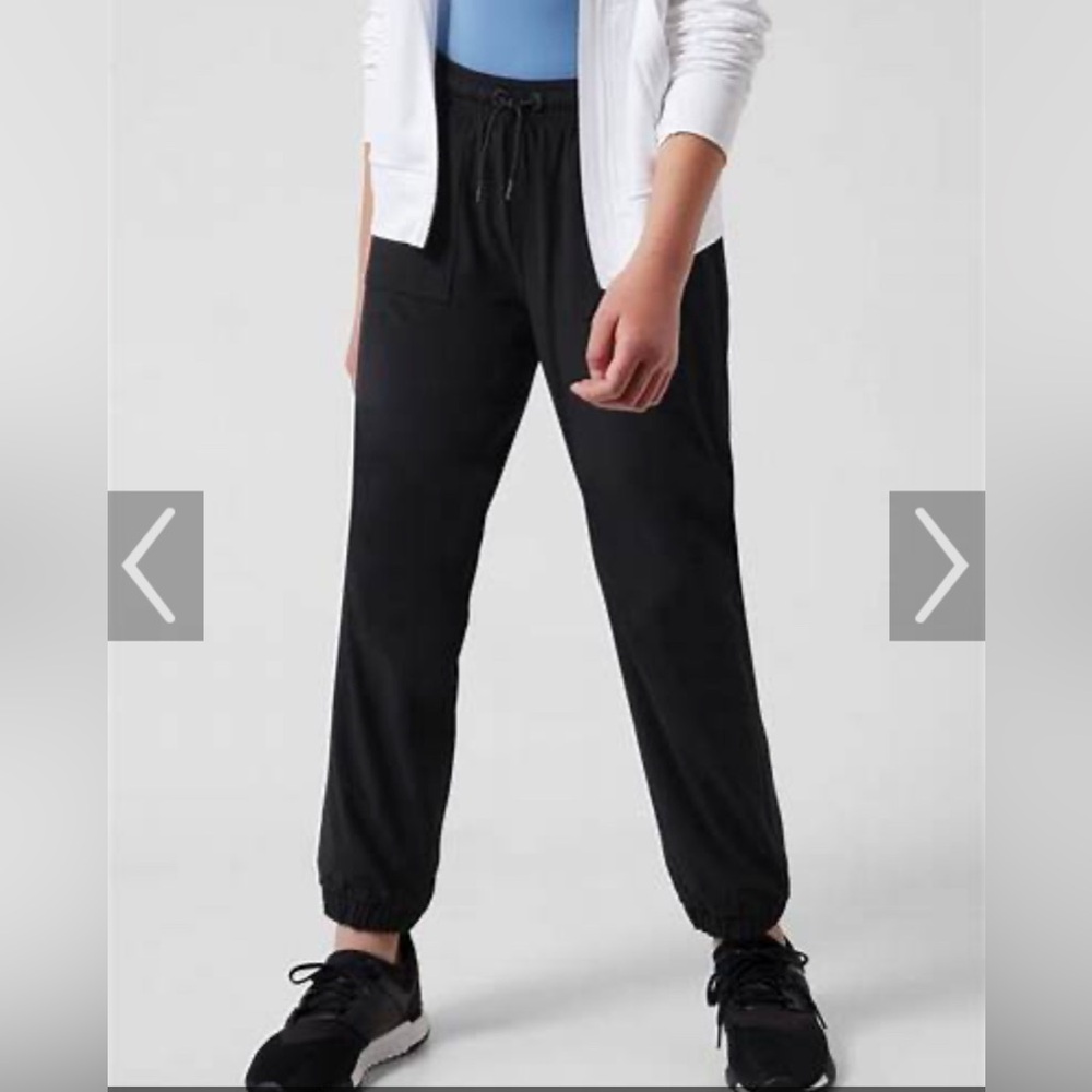Athleta Girls - lined high jump jogger size medium 8-10 black